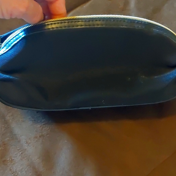 Victoria's Secrets Cosmetic Bag - NWOT - Picture 4 of 9